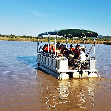 Crocodile Pools River Safaris Габороне Экстерьер фото
